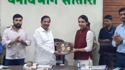 महाबळेश्वर: वनवा लागून वनसंपदा नष्ट होऊ नये यासाठी अत्याधुनिक यंत्रणाचा वापर करावा, वनमंत्री गणेश नाईक महाबळेश्वर येथील बैठकीत सूचना