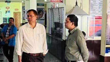 दुर्ग संभाग आयुक्त ने सामुदायिक स्वास्थ्य केंद्र गंडई का किया औचक निरीक्षण