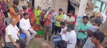 पुपरी: सड़क दुर्घटना में रौशन कुमार की मौत, विधायक मुकेश कुमार यादव ने बेंगहा में पीड़ित परिवार से मुलाकात की