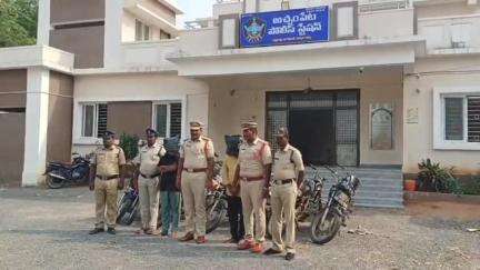 పల్నాడు జిల్లా,అచ్చంపేటలో చోరీకి గురైన 14 వాహనాలను స్వాధీనం చేసుకొని నిందితులను అరెస్టు చేసిన పోలీసులు