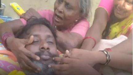 మైదుకూరు: అట్లూరు మండలం మన్నెవారిపల్లి పంచాయతీలో వడదెబ్బ తట్టుకోలేక ఉపాధి హామీ కూలీ మృతి