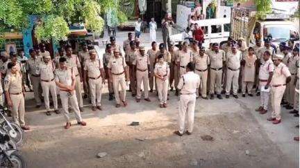మైదుకూరు: చాపాడులో ని ఖాదరపల్లిలో పోలిసుల నాకాబందీ