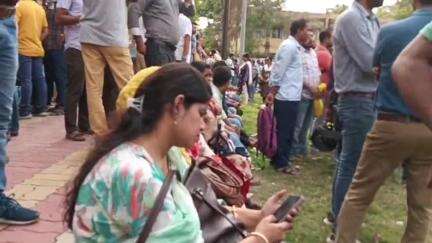 বহরমপুর: পুনরায় চাকরির দাবিতে  চাকরিহারা শিক্ষক-শিক্ষিকাদের মিছিল শহর বহরমপুরের রাজপথ জুড়ে