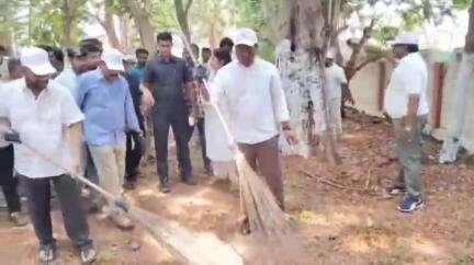 పిఠాపురం ఎలక్ట్రానిక్ వ్యర్ధాలతో పర్యావరణానికి పెనుముప్పు కాకినాడ జిల్లా కలెక్టర్ షన్మోహన్