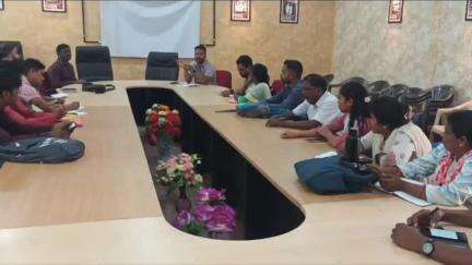 सेन्हा: मनरेगा योजनाओं की समीक्षा बैठक, शत-प्रतिशत कार्यान्वयन के लिए प्रखंड कर्मियों को निर्देश