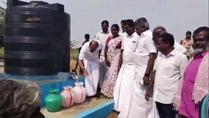 கயத்தாறு: ஓலை குளம் கிராமத்தில் ஆழ்துளை கிணறு அமைத்து குடிநீர் வினியோகம் எம்எல்ஏ துவைக்க வைத்தார்