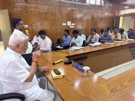 ಹಳಿಯಾಳ: ತಾ.ಪಂ ಸಭಾಂಗಣದಲ್ಲಿ ಶಾಸಕ ಆರ್.ವಿ.ದೇಶಪಾಂಡೆ ಅಧ್ಯಕ್ಷತೆಯಲ್ಲಿ ಟಾಸ್ಕ್ ಪೋರ್ಸ್ ಸಭೆ