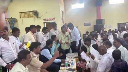 ಕೂಡ್ಲಿಗಿ: ಹೊಸಹಳ್ಳಿ ಗ್ರಾಮದಲ್ಲಿ ಜಿಲ್ಲಾಧಿಕಾರಿ ದಿವಾಕರ್ ಹಾಗೂ ಶಾಸಕ ಶ್ರೀನಿವಾಸ್ ಅಧ್ಯಕ್ಷತೆಯಲ್ಲಿ ಜನಸ್ಪಂದನ ಕಾರ್ಯಕ್ರಮ