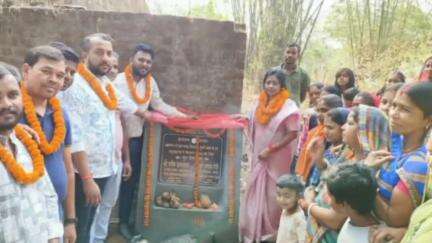 चितरपुर: भालू गांव में विधायक ममता देवी ने पीसीसी पथ निर्माण का शिलान्यास किया, कहा- लोगों को मिलेगी सुविधा