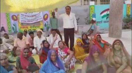 चकिया: गाँधी पार्क धरने के 31वें दिन जन संघर्ष समिति का प्रतिनिधि मंडल एडीएम व एसडीएम से मिला