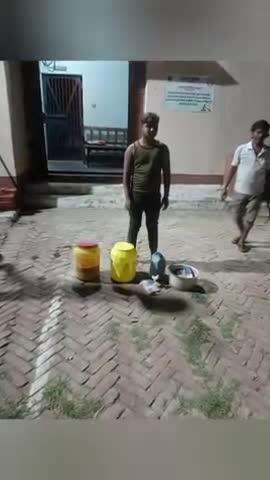 पकरीबरावां: धमौल में शराब भट्ठी का भंडाफोड़, 26 लीटर महुआ शराब बरामद, एक युवक को किया गिरफ्तार
