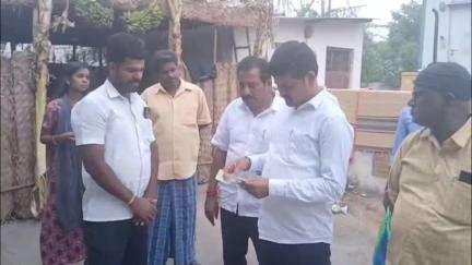 மண்ணச்சநல்லூர்: சமயபுரம் புது தெரு பொதுமக்கள் 70 ஆண்டு கால கோரிக்கை நிறைவேற்றப்படுமா? - அதிகாரிகள் நேரில் ஆய்வு.
