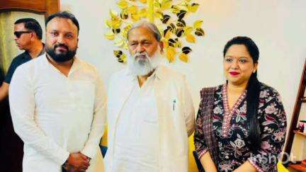 गुरुग्राम: गुरुग्राम में बिजली मंत्री अनिल विज ने गगन गोयल के निवास पर किया आत्मीय स्वागत