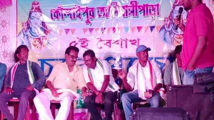 সিউড়ি ২: কোঁন্দাইপুর আদিবাসী পাড়াতে চড়ক পুজো উপলক্ষে সাংস্কৃতিক অনুষ্ঠানের আয়োজন