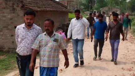 বেলডাঙা ২: রেজিনগর বিধানসভার বিধায়কের তহবিলের অর্থ দিয়ে কুলবেড়িয়া ইচ্ছা পাড়াই শুরু হলো ১৫০ মিটার ঢালাই রাস্তার কাজ