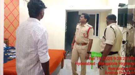 తాడిపత్రి: పెద్దవడుగూరు మండల పరిధిలోని పలు హోటల్లు లాడ్జిలలో విస్తృతంగా తనిఖీలు చేపట్టిన పోలీసులు