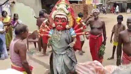 உடையார்பாளையம்: உடையார்பாளையம் பேரூராட்சியில் வட பத்ரகாளியம்மன்  வீதியுலா- மெய்சிலிர்த்த பக்தர்கள்