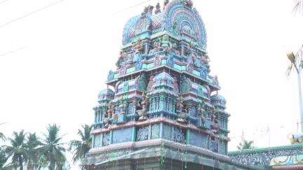பெருந்துறை: காரை வாய்க்கால் பகுதியில் உள்ள மாரியம்மன் கோவிலில் குண்டம் திருவிழா வெகு விமர்சையாக நடைபெற்றது