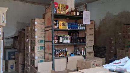 தேன்கனிகோட்டை: திப்பசந்திரம் செல்லும் சாலை அரசு மதுபான கடையின் சுவற்றை உடைத்து 16 பெட்டிகள் மதுபானம் திருட்டு : போலீசார் விசாரணை