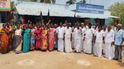 திருத்துறைப்பூண்டி: வேளூர்  ஊராட்சி மன்ற அலுவலகம் முன்பாக விவசாய தொழிலாளர் சங்கத்தினர் கருப்புக்கொடி ஏந்தி ஆர்ப்பாட்டம்