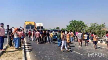पीपराकोठी: बंगरी ओभरब्रिज पर मंगलवार एक अनियंत्रित पीकअप चालक ने टेम्पो को मारी ठोकर, एक महिला की मौत और एक अन्य घायल