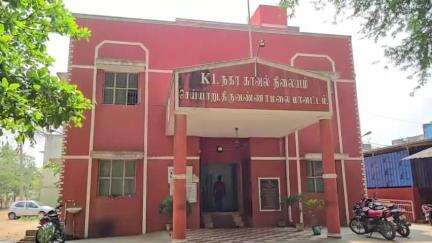செய்யாறு: கண்ணியம் நகரச் சேர்ந்த சில்க் என்கிற ஜெமினி போதை ஊசி பழக்கத்தால் இளைஞரை வெட்டி கொலை செய்து உடலை ஏரியில் வீசி விட்டு சென்ற மர்ம நபர்கள்