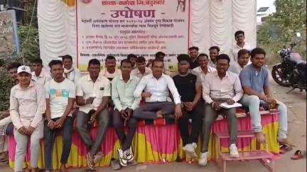 तळोदा: एकात्मिक आदिवासी विकास प्रकल्पासमोर एकलव्य आदिवासी युवा संघटनेचे उपोषण, दुग्ध विकास योजना लाभार्थ्यांना न्यायाची मागणी