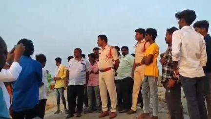అమరావతిలో స్నేహితులతో ఈతకు వెళ్లి గల్లంతైన యువకుడు