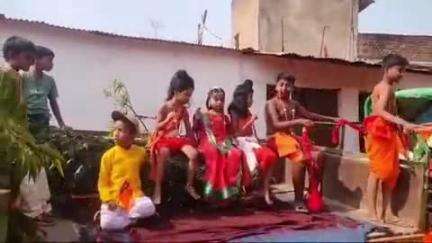 चैनपुर: चैनपुर में रामनवमी पूजा समिति ने झांकी व मंगलवारी जुलूस निकाला