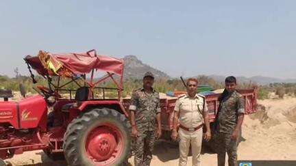 इमामगंज: चुआबार नदी से इमामगंज थाना पुलिस ने अवैध बालू लदे ट्रैक्टर को किया जब्त