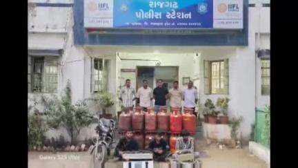 ઘોઘંબા: રાજગઢ પોલીસે 35 નંગ ગેસ સિલિન્ડર સાથે ચોરી કરતી ત્રિપુટી ગેગને ઝડપી પાડી,પ્રાથમિક શાળાઓ અને આગણવાડીઓને કરતા હતા ટાર્ગેટ