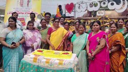 పెద్దాపురంలో రాష్ట్ర ముఖ్యమంత్రి నారా చంద్రబాబు నాయుడు యొక్క జన్మదిన వేడుకలను ఎమ్మెల్యే ఆధ్వర్యంలో ఘనంగా నిర్వహించారు.