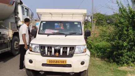 ବଡମ୍ବା: ବଡ଼ମ୍ବା ବ୍ଲକ ଅନ୍ତର୍ଗତ ଗୋପପୁର ଛକ ନିକଟରେ କାର ସହ ପିକ୍କପ୍ ଧକ୍କା ହୋଇଛି। ଏଥିରେ ଚାଳକ ଓ ଅନ୍ୟ ସହଯୋଗୀ ଅଳ୍ପକେ ବର୍ତ୍ତି ଯାଇଛନ୍ତି।