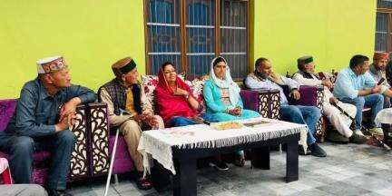 भलेई: पूर्व शिक्षा मंत्री आशा कुमारी ने ग्राम पंचायत सियुंला का किया दौरा, लोगों से की मुलाकात