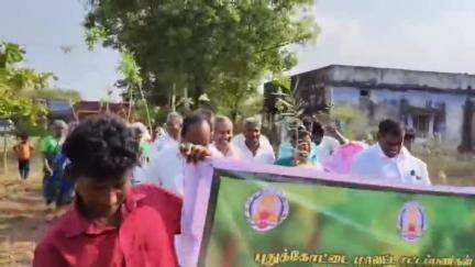 குளத்தூர்: மேலபுது வயல் உள்ளிட்ட கிராமங்களில் கீரனூர் சட்டப்பணிகள் ஆணைக்குழு சார்பாக மரம் பணி நடைபெற்றது