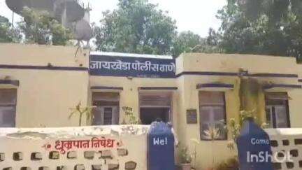 बागलाण: शेवरे शिवारात तु आमचे गोळवाड गावातील मजुर घ्यायला यायचे नाही असे बोलुन शिवागीळ करून कुरापत काढून इसमास जबर मारहाण