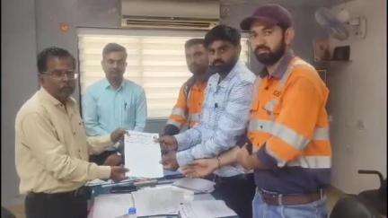 અબડાસા: સાંઘી સિમેન્ટ એકમના કર્મચારીઓની વિવિધ માંગો સાથે હડતાળ યથાવત, મામલતદારને રજુઆત કરાઈ