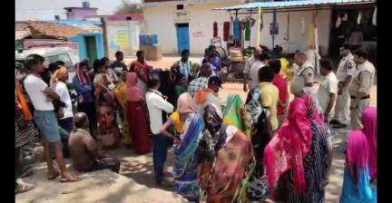 पेण्ड्रा रोड गौरेला: पेंड्रा थाना क्षेत्र के चितवाही गांव में सड़क हादसे में मासूम की हुई मौत, आक्रोशित ग्रामीणों ने किया सड़क जाम