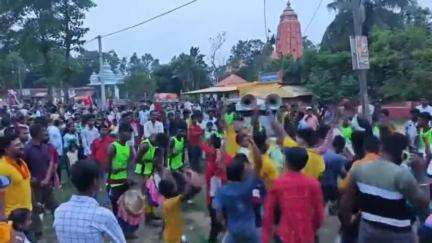 দাঁতন ১: দাঁতন দুর্গাপুর গ্রামে মহাদেব কপিলেশ্বর  জিউ মন্দিরের গাজন মেলা উপলক্ষে শোভাযাত্রা আয়োজিত হল