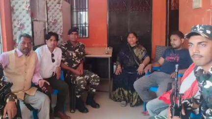 परिहार: मलाही सामुदायिक भवन में एसएसबी अधिकारियों ने मुखिया के साथ बैठक की