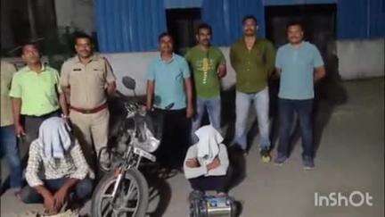 हिंगणघाट: सेलुमरपार येथील दोन शेतकऱ्यांच्या शेतातून मोटारपंप चोरून नेणाऱ्या दोघांना पोलिसांनी अवघ्या २४ तासात केली अटक
