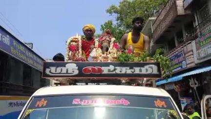 வாழப்பாடி: இந்திரா நகர் பகுதியில் மாரியம்மன் விநாயகர் முருகன் கோவிலுக்கு  500க்கும் மேற்பட்ட பக்தர்கள் தீர்த்த கூட ஊர்வலம்