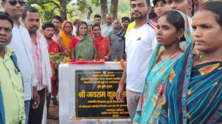 नावाडीह: डुमरी विधायक ने पिलपिलो से छोटकी कुड़ी तक पथ निर्माण कार्य का किया शिलान्यास