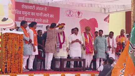 नवलगढ़: मुख्यमंत्री भजनलाल शर्मा का मुकुंदगढ़ दौरा: जनसभा में जल संकट, किसानों और युवाओं के मुद्दों पर रखे विचार