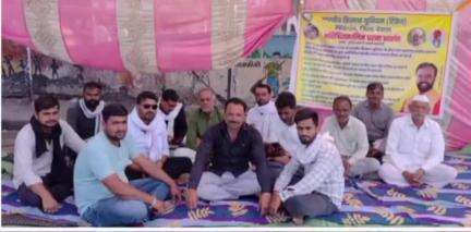 खातेगांव: खातेगांव में किसानों की समस्याओं को लेकर भारतीय किसान यूनियन का धरना प्रदर्शन पांचवें दिन भी जारी है