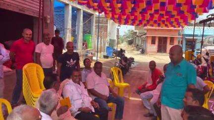 कान्हाचट्टी: विधायक जनार्दन पासवान ने मायापुर में शोक संतप्त परिवार से मुलाकात की