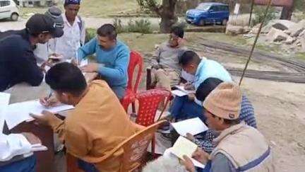 पाटी: साधन सहकारी समिति दुबड़ के काश्तकारों का तीन सूत्रीय मांगों को लेकर आंदोलन जारी