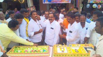 మైదుకూరు: దువ్వూరులో ఘనంగా  చంద్రబాబు నాయుడు  జన్మదిన వేడుకలు