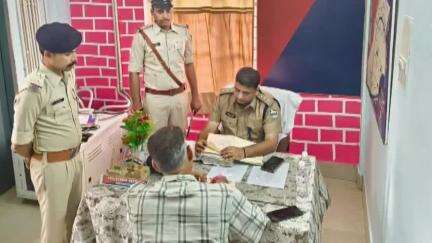 कहलगांव: एमजीआर एनटीपीसी रेलवे लाइन पर कहलगांव-ललमटिया रेलवे ट्रैक जाम कर प्रदर्शन