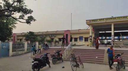 पटोरी: शाहपुर पटोरी रेलवे स्टेशन के सामने नो पार्किंग में गाड़ी खड़ी करने पर लग सकता है ₹500 का जुर्माना